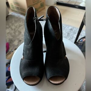 NWOT dansko heeled open toe boots